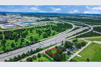 302 N Highway 146, Baytown, TX 77520 - Photo 11