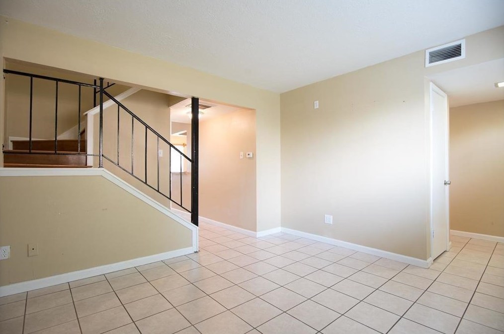 7028 Jetty Ln, Houston TX  77072-2347 exterior