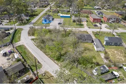 8502 Shady Drive, Houston, TX 77016 - Photo 9