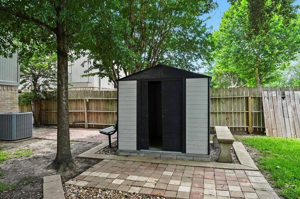 10510 Trading Post Dr, Houston TX  77064-7027 exterior