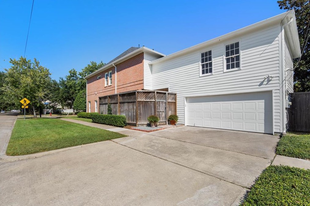4039 Case St, Houston TX  77005-3601 exterior