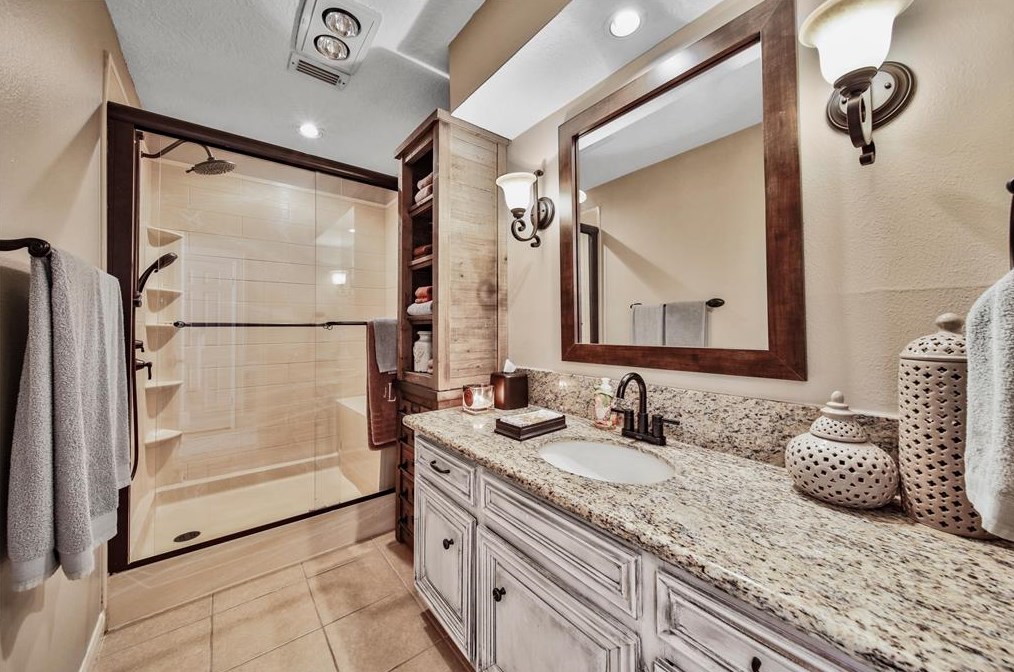 14015 Jupiter Hl Dr, Houston TX  77069-1702 exterior