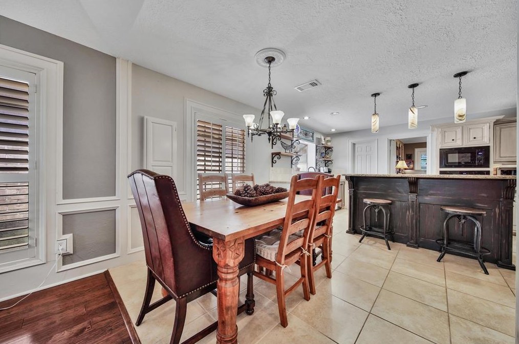 14015 Jupiter Hl Dr, Houston TX  77069-1702 exterior