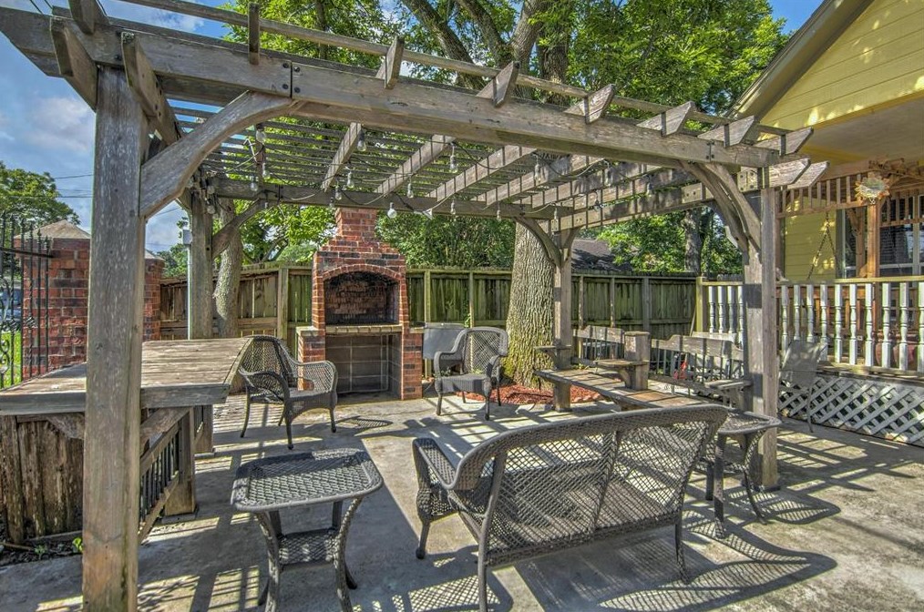 8205 Appleton St, Houston TX  77022-6120 exterior