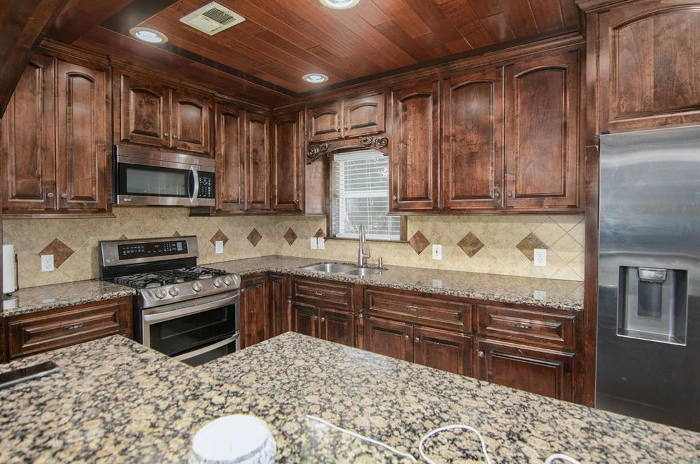 8205 Appleton St, Houston TX  77022-6120 exterior