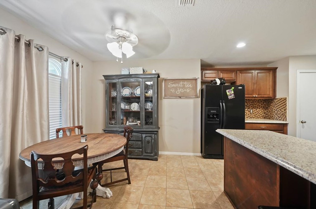 5819 Woodmancote Dr, Humble TX 77346-2653 exterior