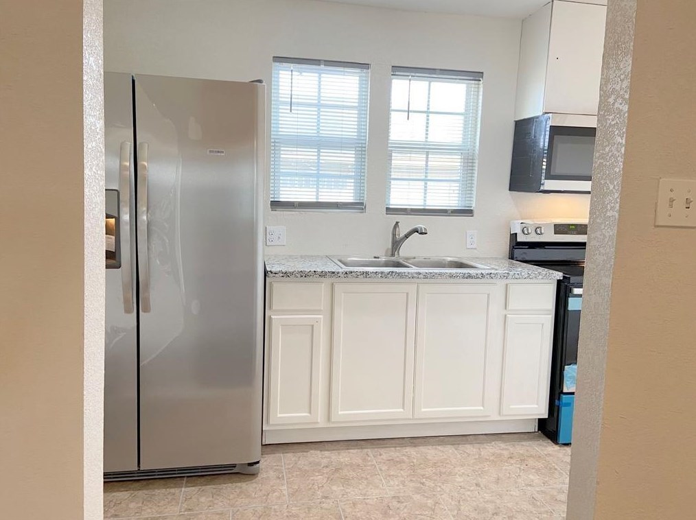 12115 Segrest Dr, Houston TX  77047-1623 exterior
