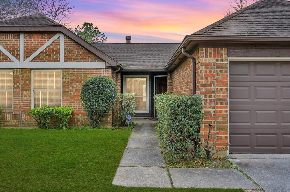 9111 Walnut Glen Dr, Houston TX  77064-9428 exterior