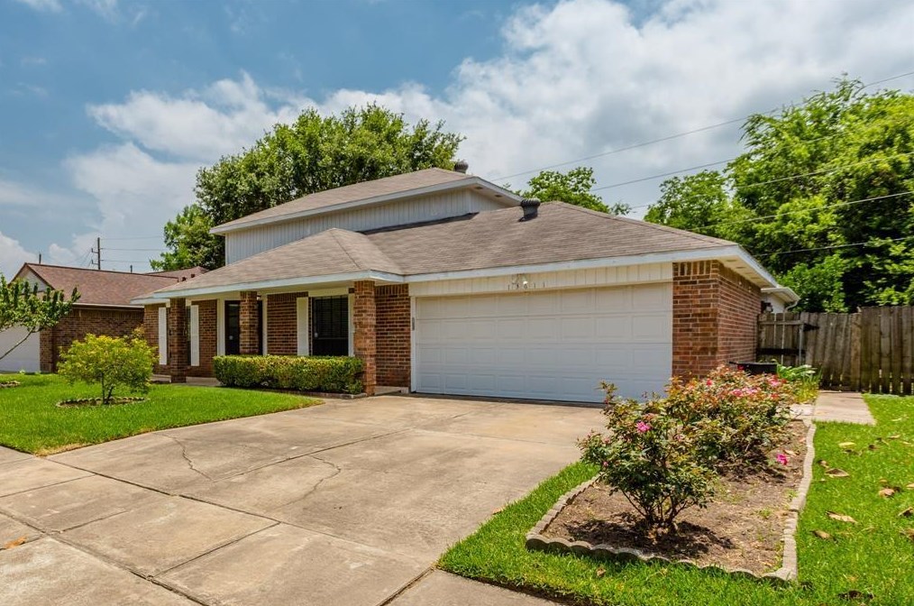 13611 Harpers Bridge Dr, Houston TX  77041-5906 exterior