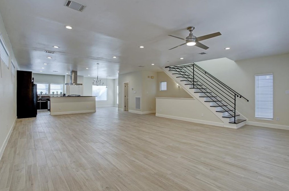 3045 Clinton Dr, Houston TX  77020-8405 exterior