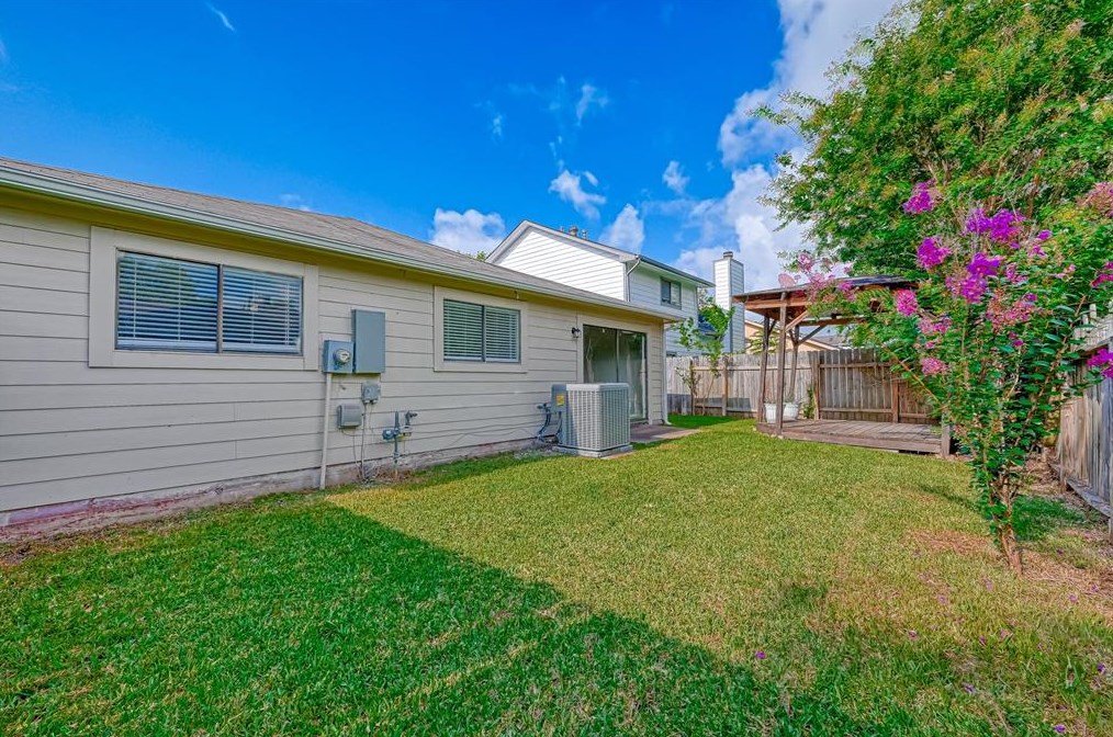 12822 Westpark Dr, Houston TX  77082-3950 exterior