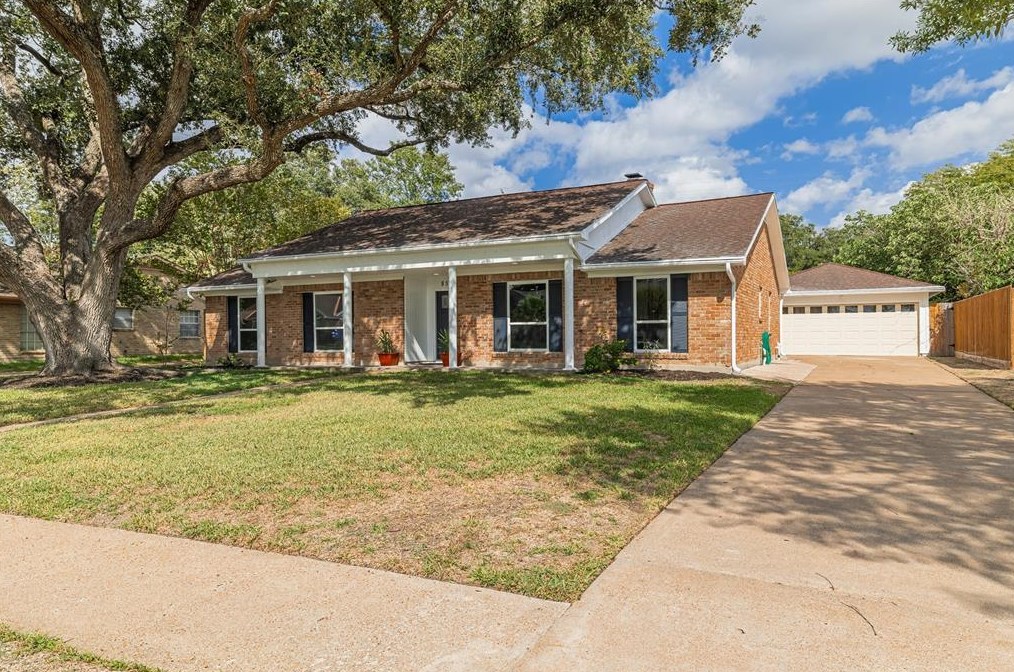 8526 Hiawatha Dr, Houston TX  77036-4720 exterior