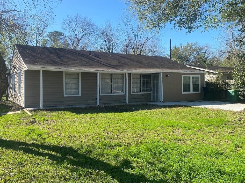 5222 Lyndhurst Dr, Houston TX  77033-2908 exterior