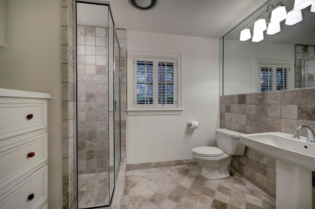 147 Knipp Rd, Houston TX  77024-5023 exterior