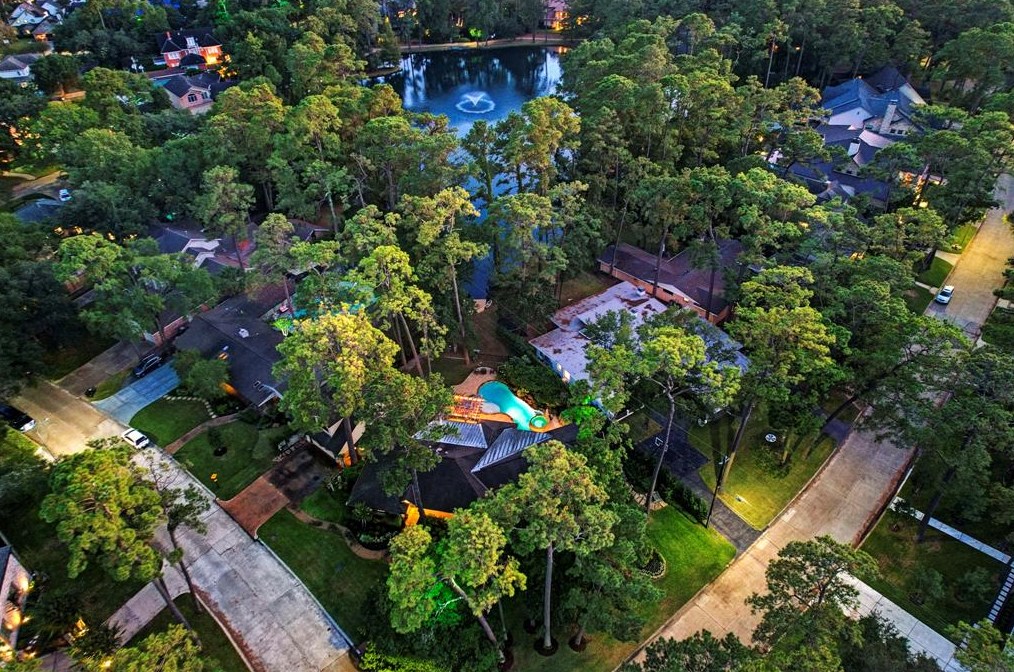 147 Knipp Rd, Houston TX  77024-5023 exterior