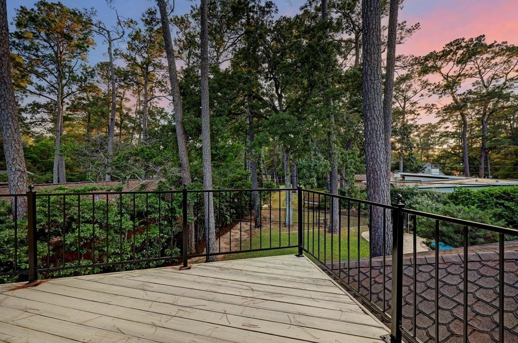 147 Knipp Rd, Houston TX  77024-5023 exterior