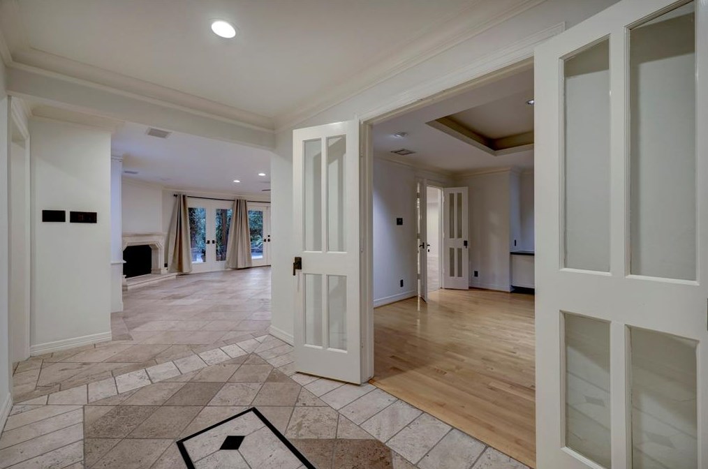 147 Knipp Rd, Houston TX  77024-5023 exterior