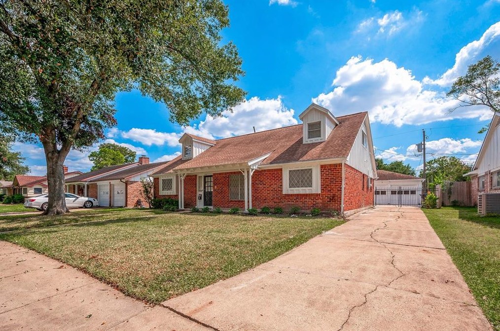 8927 Langdon Ln, Houston TX  77036-6721 exterior