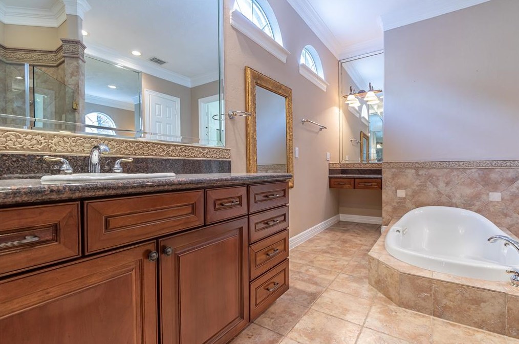 8123 Cranbrook Holw Ln, Houston TX  77095-4946 exterior