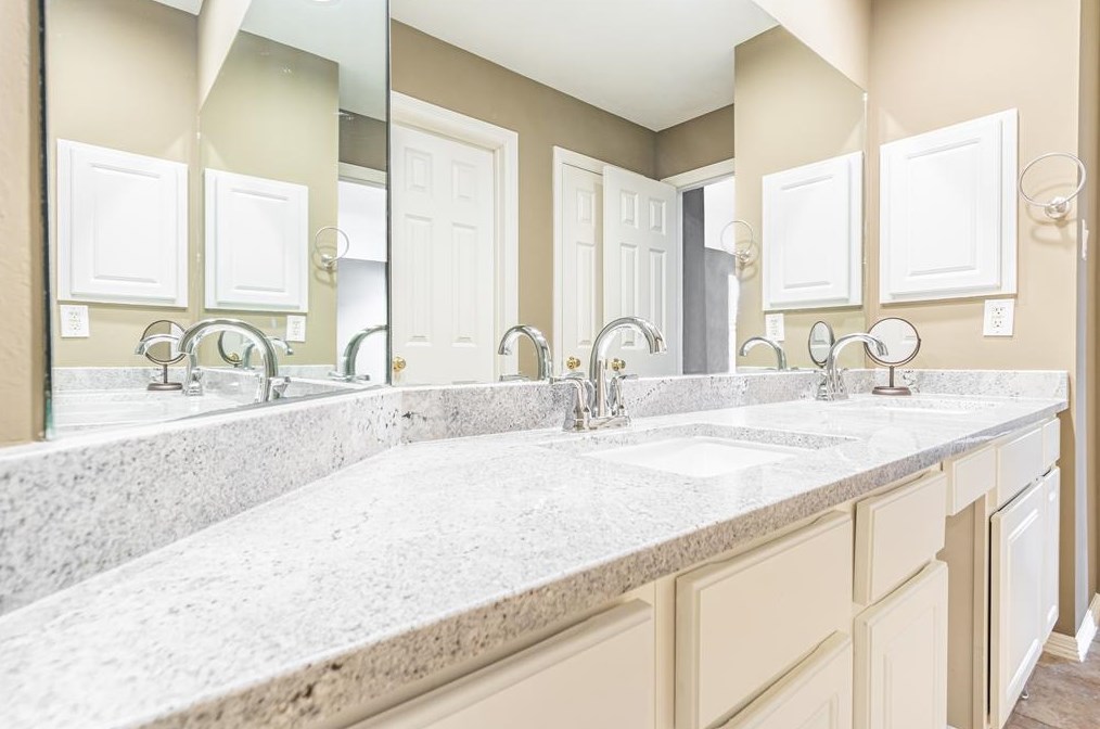 8123 Cranbrook Holw Ln, Houston TX  77095-4946 exterior