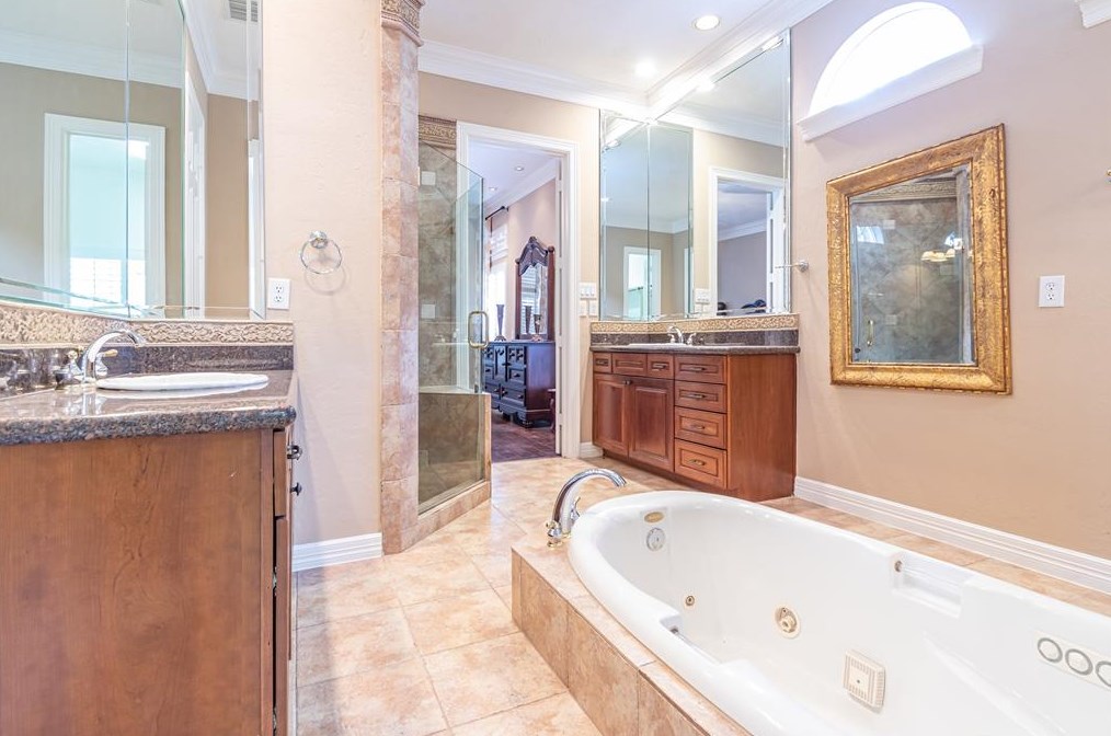 8123 Cranbrook Holw Ln, Houston TX  77095-4946 exterior