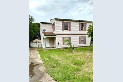 1112 3rd Avenue N, Texas City, TX 77590 - Photo 1