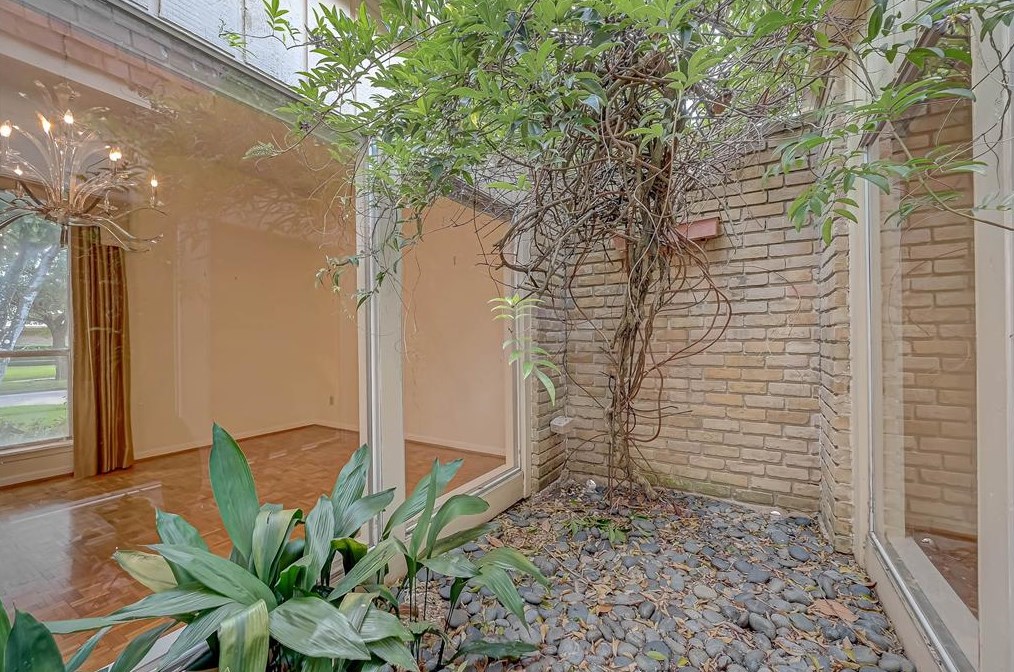 5626 Jackwood, Houston TX  77074-7738 exterior