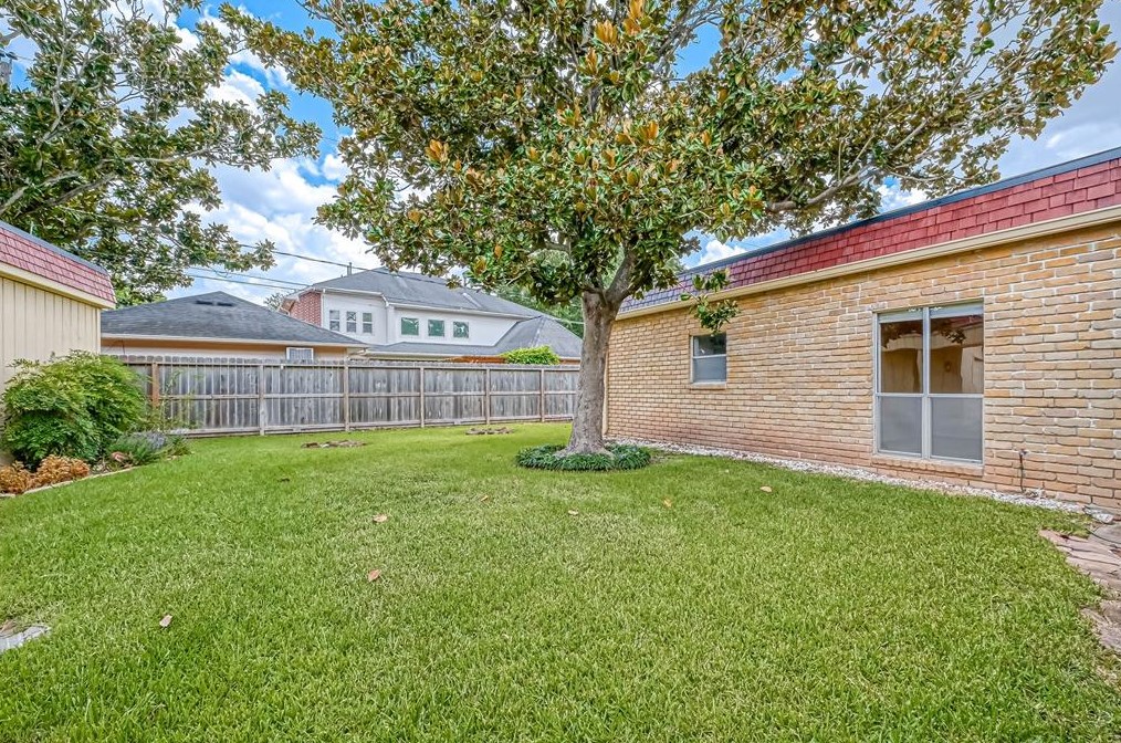 5626 Jackwood, Houston TX  77074-7738 exterior