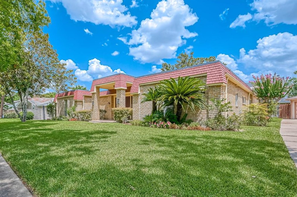 5626 Jackwood, Houston TX  77074-7738 exterior