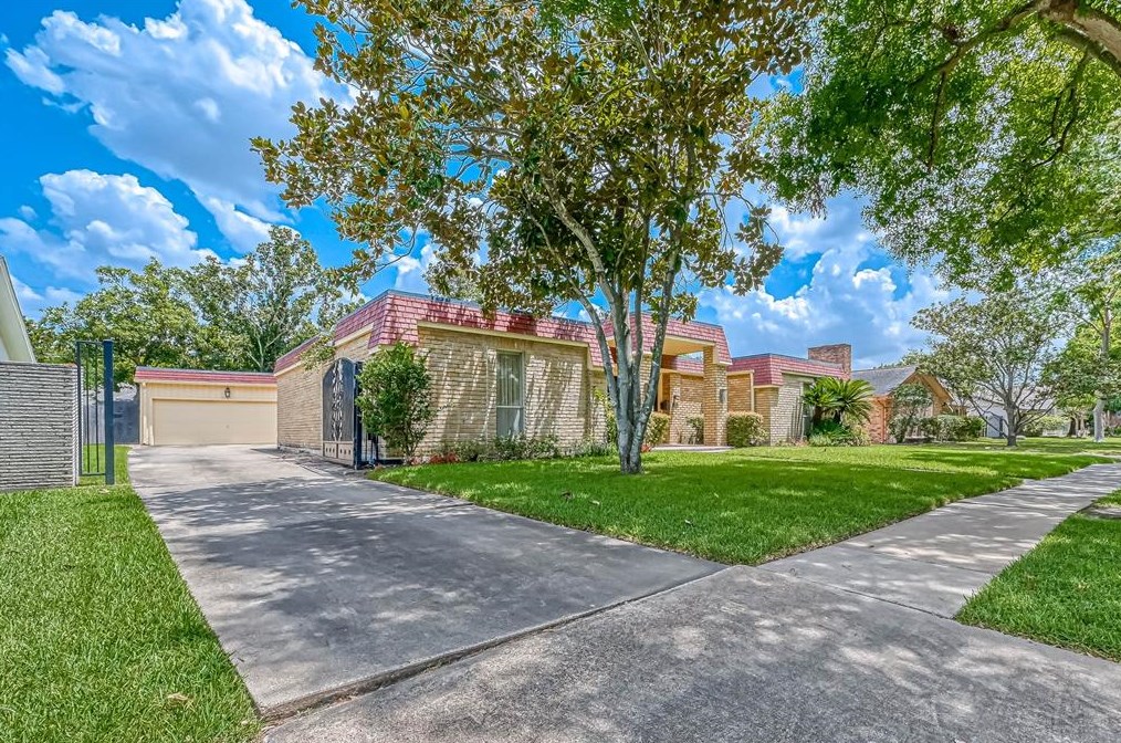 5626 Jackwood, Houston TX  77074-7738 exterior