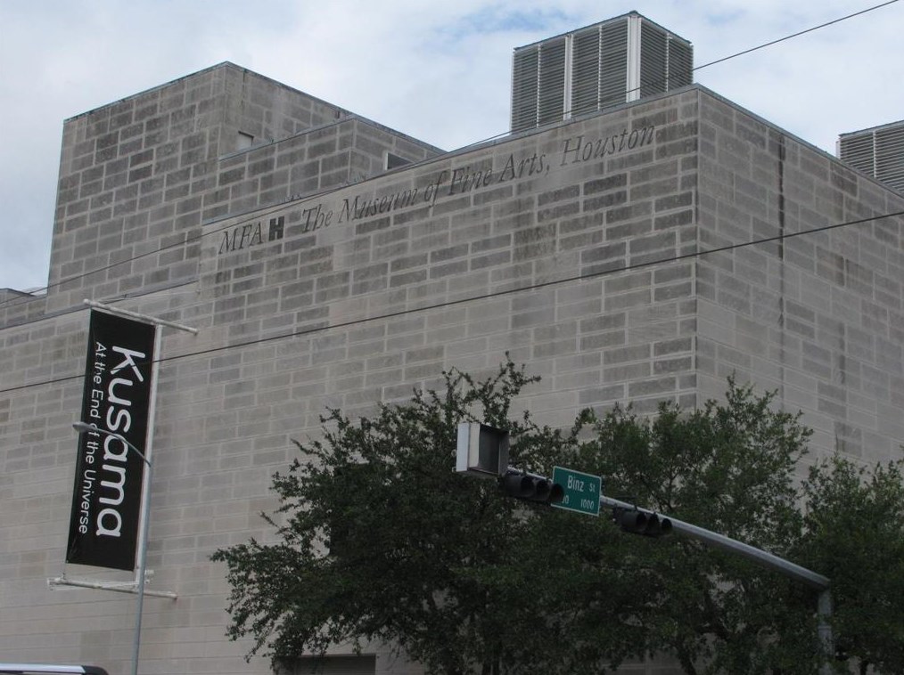1750 Wroxton Ct, Houston TX  77005-1717 exterior