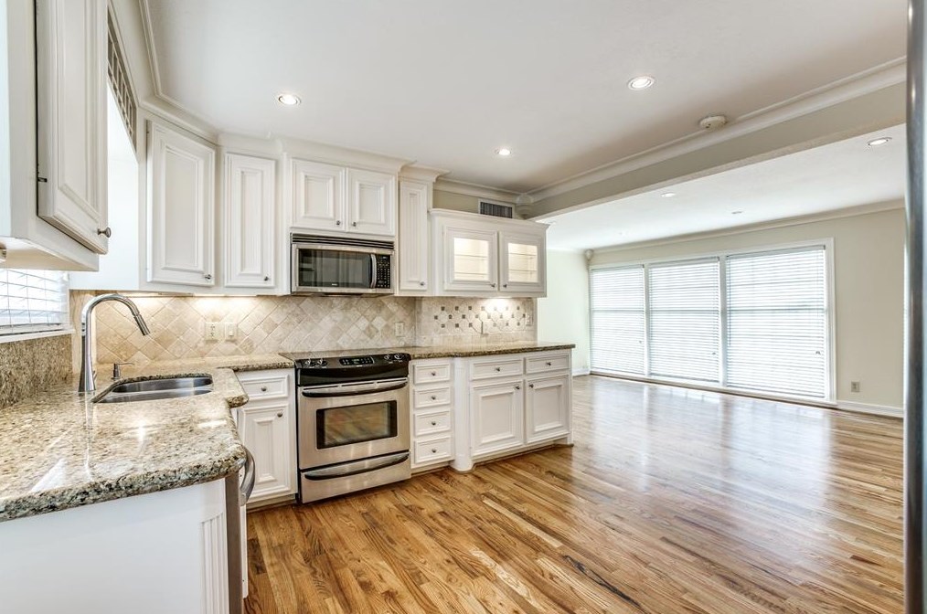 1750 Wroxton Ct, Houston TX  77005-1717 exterior