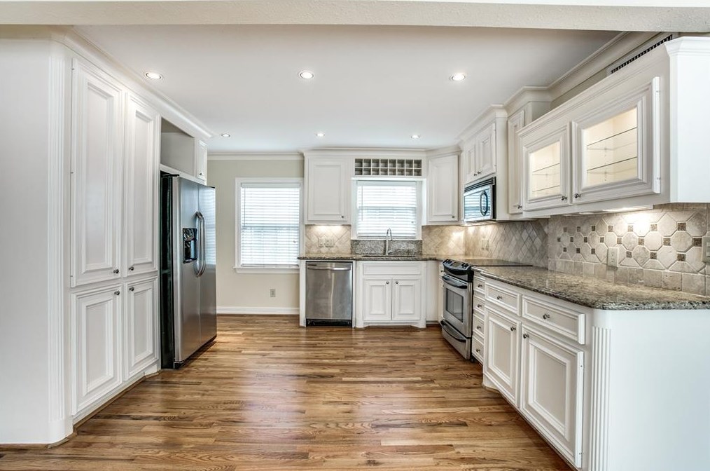 1750 Wroxton Ct, Houston TX  77005-1717 exterior