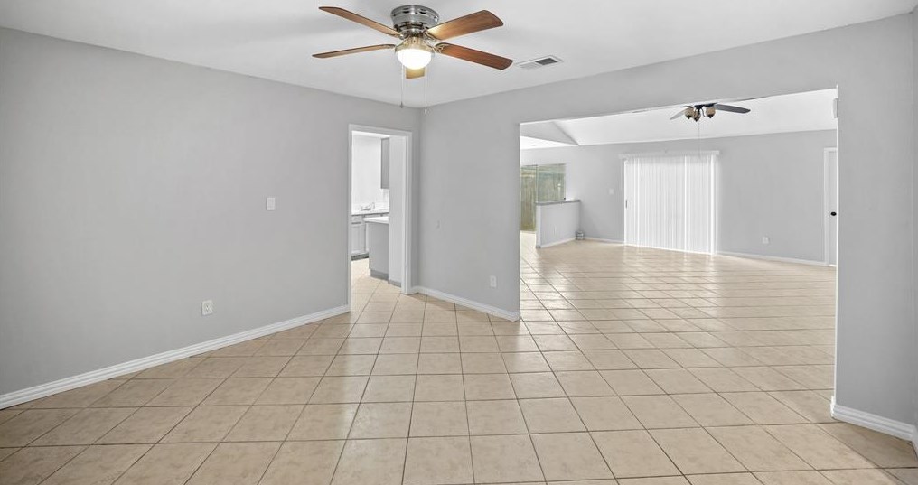 6214 Gladewell Dr, Houston TX  77072-1504 exterior