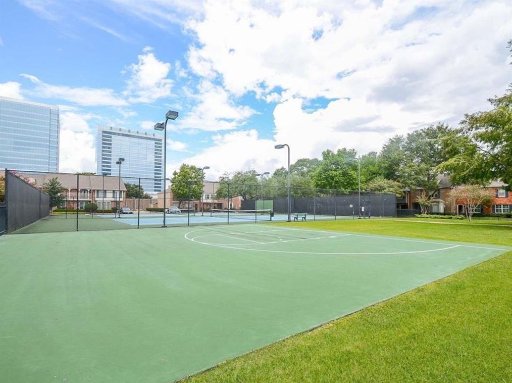 10359 Briar Forest Dr, Houston TX  77042-2451 exterior