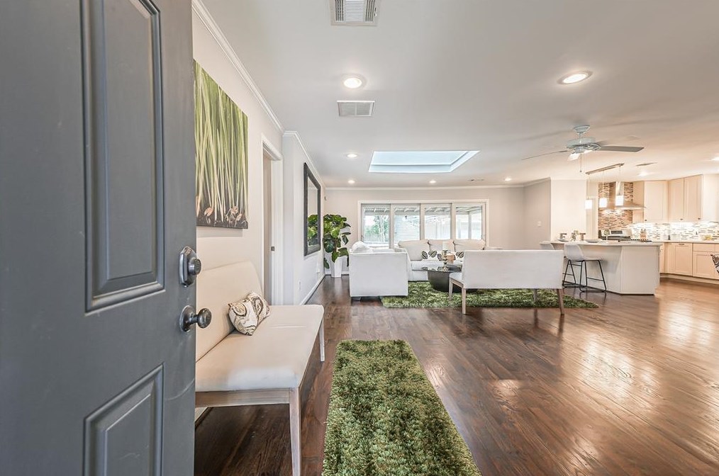 4935 Cheena Dr, Houston TX  77096-4221 exterior