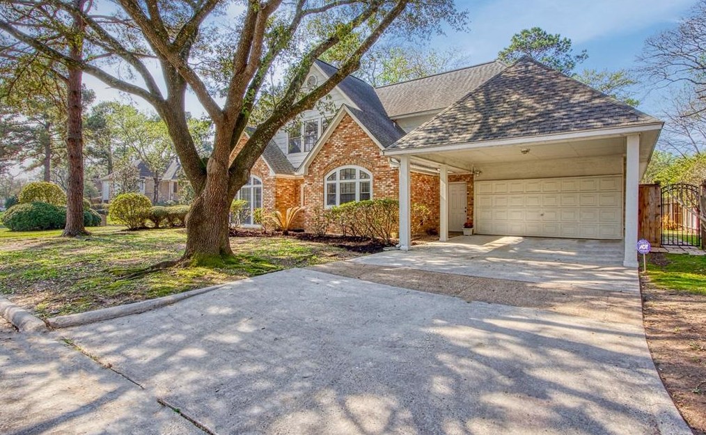 17502 Sandy Clf Dr, Houston TX  77090-2061 exterior