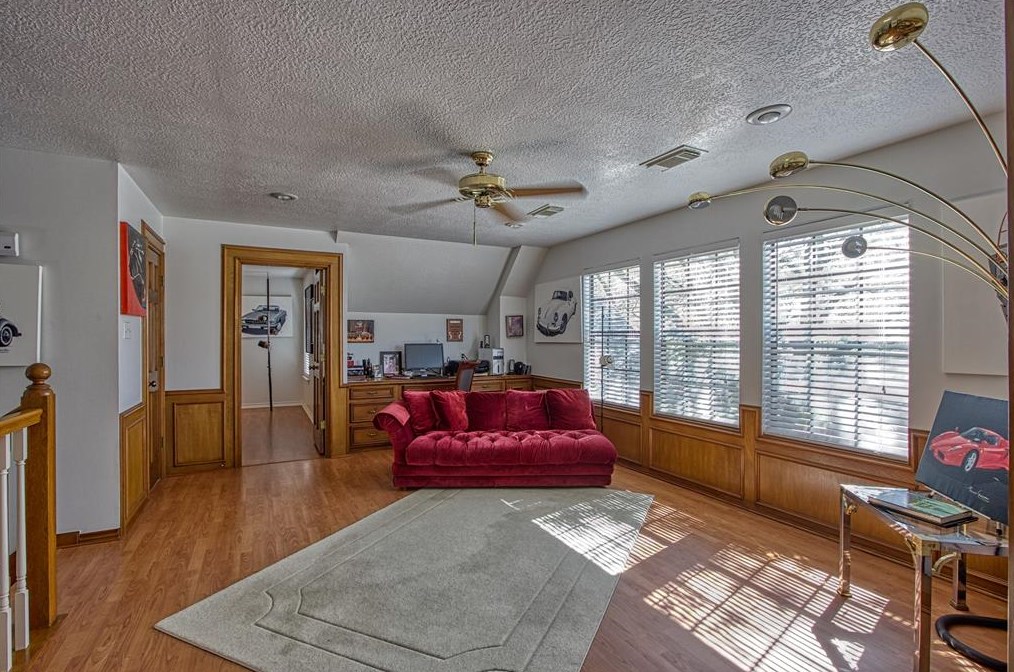 17502 Sandy Clf Dr, Houston TX  77090-2061 exterior