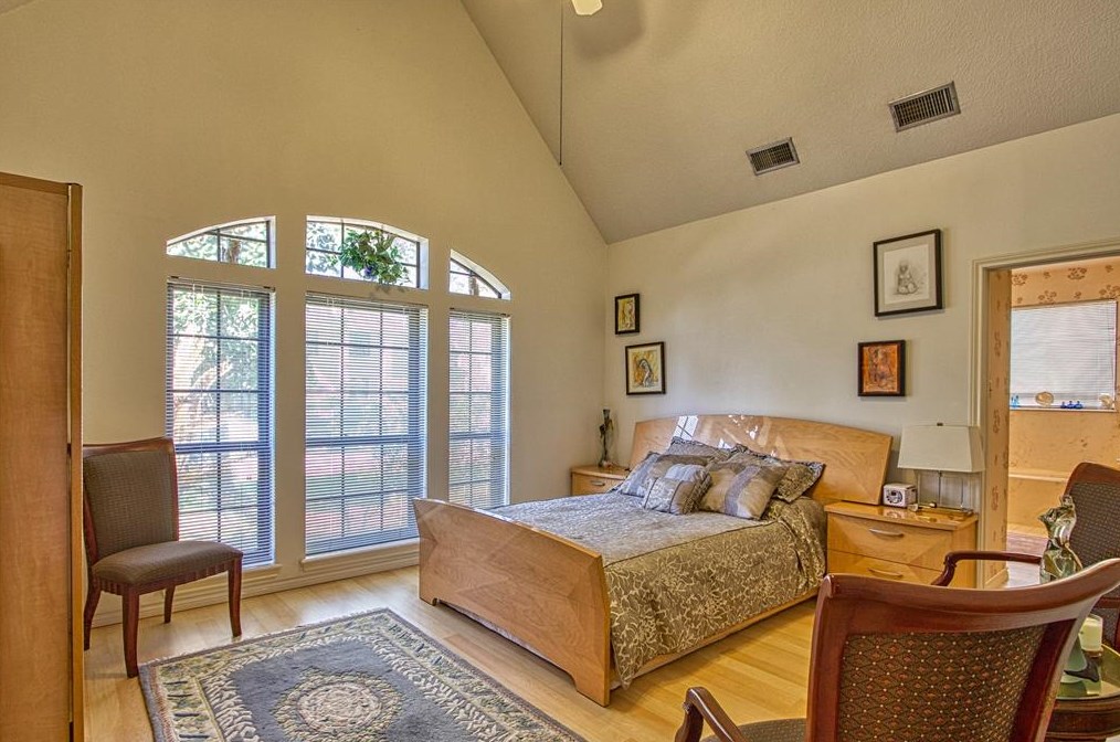 17502 Sandy Clf Dr, Houston TX  77090-2061 exterior