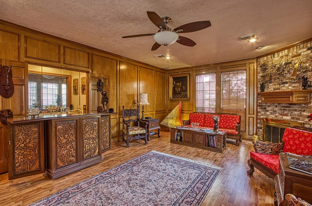 17502 Sandy Clf Dr, Houston TX  77090-2061 exterior