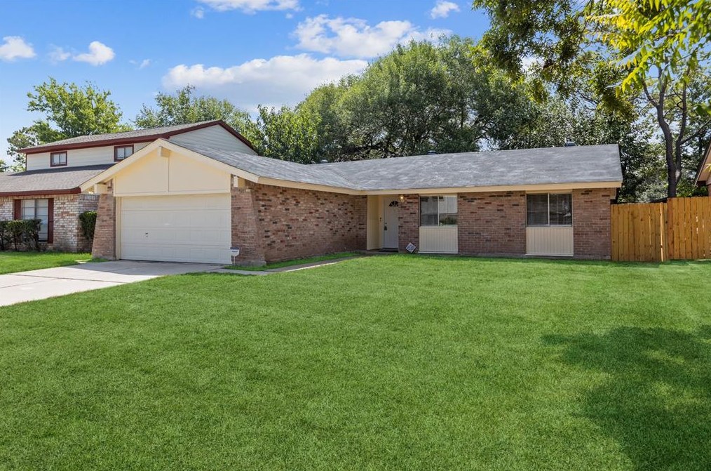 2051 Delphi Ln, Houston TX  77067-2006 exterior