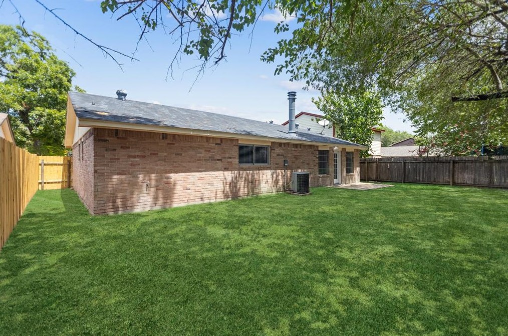 2051 Delphi Ln, Houston TX  77067-2105 exterior