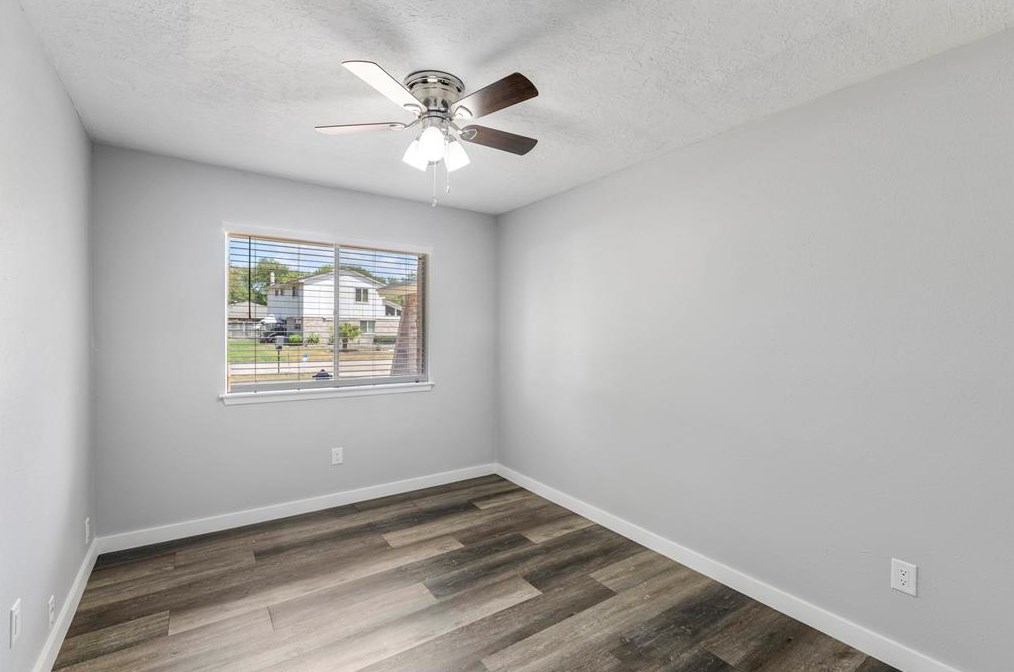2051 Delphi Ln, Houston TX  77067-2105 exterior