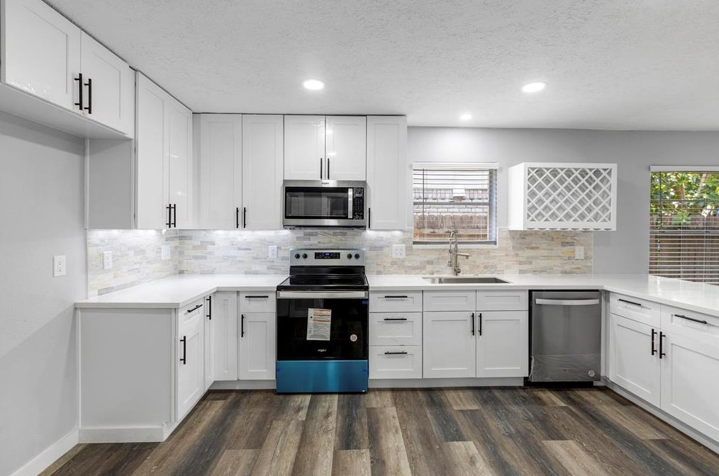 2051 Delphi Ln, Houston TX  77067-2105 exterior