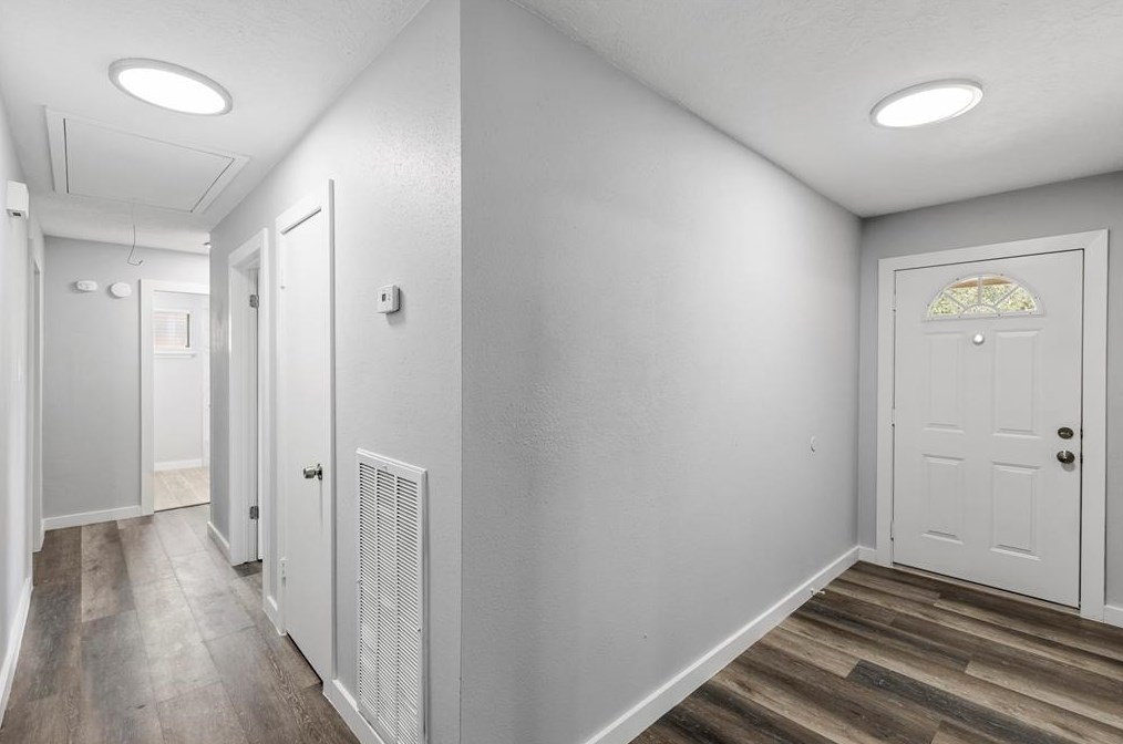 2051 Delphi Ln, Houston TX  77067-2105 exterior