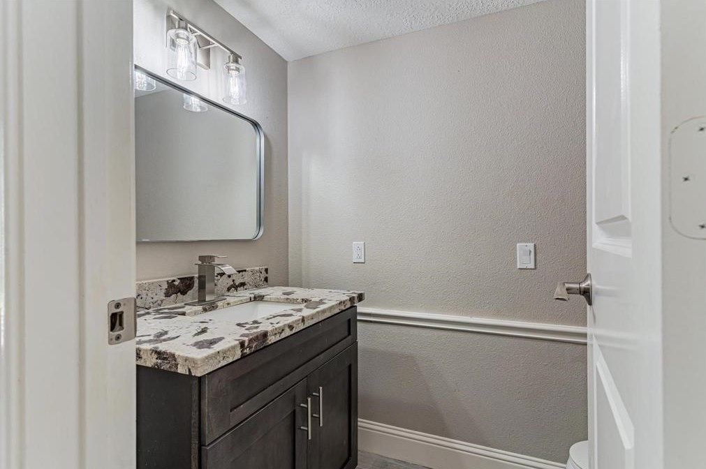 17512 Ponderosa Pne Dr, Houston TX  77090-2060 exterior