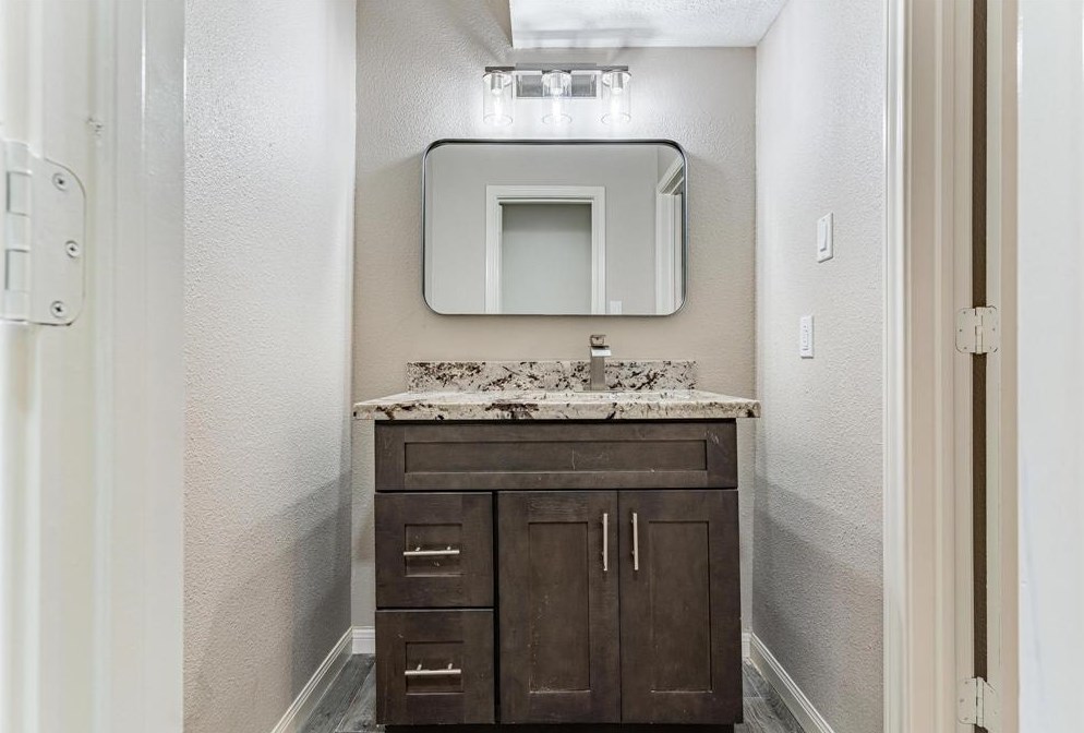 17512 Ponderosa Pne Dr, Houston TX  77090-2060 exterior