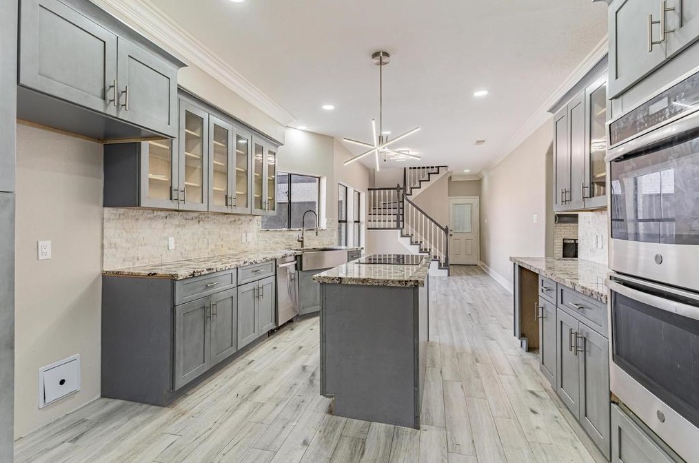 17512 Ponderosa Pne Dr, Houston TX  77090-2060 exterior
