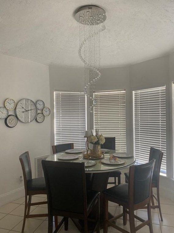 7634 Antoine Dr, Houston TX  77066-4444 exterior