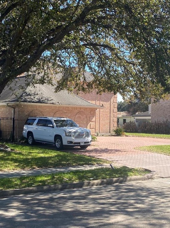 7634 Antoine Dr, Houston TX  77088-5410 exterior